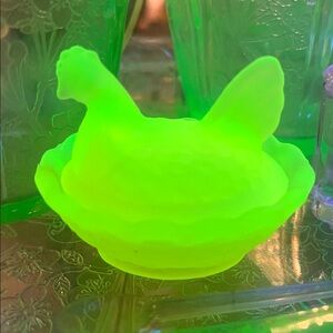 Boyd glass Vaseline iridescent uranium mini hen on nest immaculate